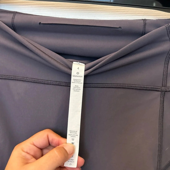 LULULEMON ATHLETICA In Movement Short 'Everlux 2.5" in Moonwalk Size 4 - Picture 6 of 7